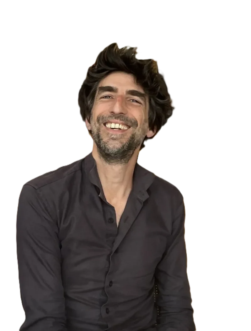 David Colorado, artisan créateur et gérant de Garcia Rénovation Intérieur à Angers.