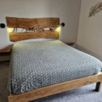 Tête de lit sur-mesure en bois massif avec éclairage intégré, création artisanale Garcia Collection Angers.