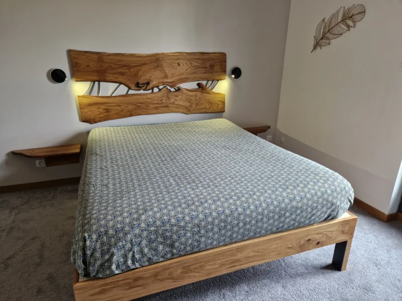 Tête de lit sur-mesure en bois massif avec éclairage intégré, création artisanale Garcia Collection Angers.